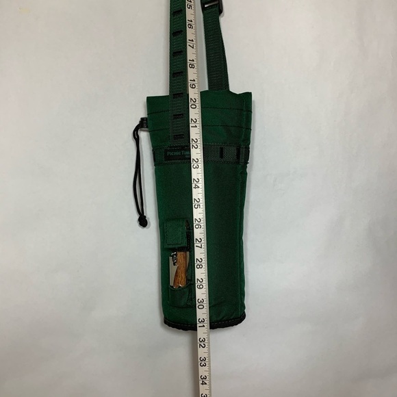 Picnic Time Green Insulated Wine Tote with Multi Functional Tool Cork Screw - Picture 6 of 6